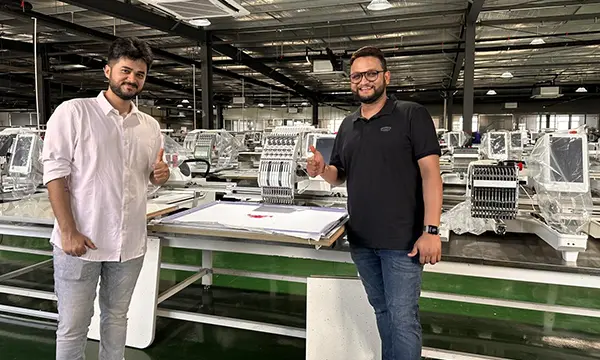 Foreign friends come to visit the factory Foreign friends come to visit the factory